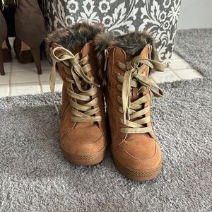Brown Fur-Lined Lace-Up Boots